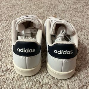 BRAND NEW ADIDAS Kids Sneakers : Size 1 1/2